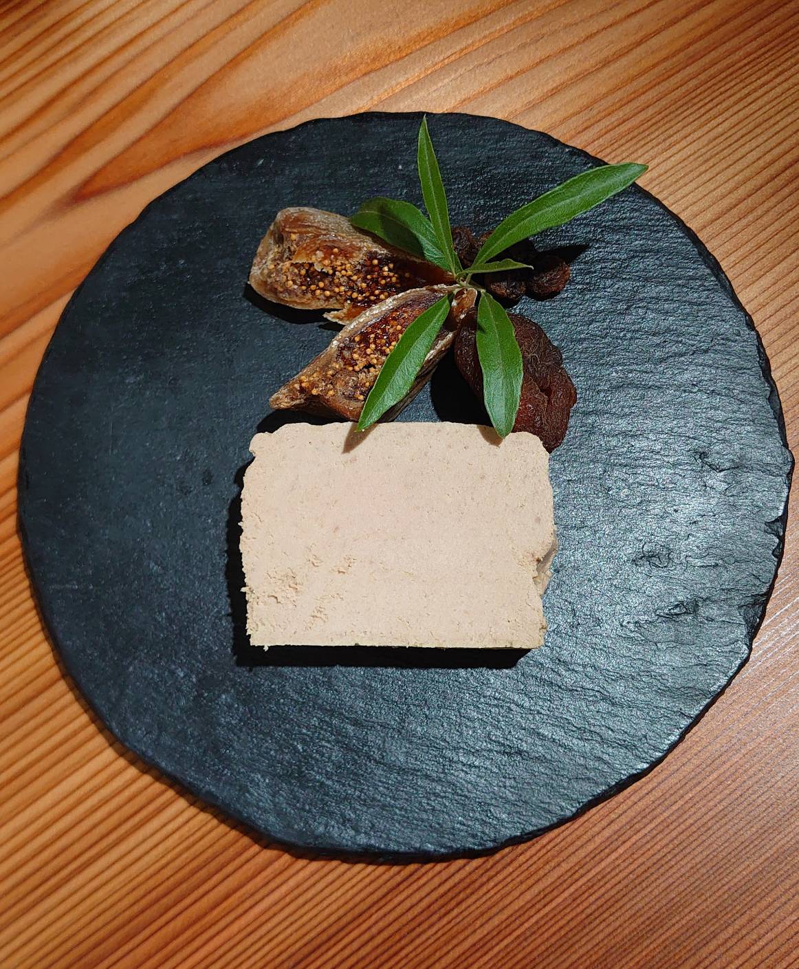 鶏肝とココナッツバターのテリーヌ