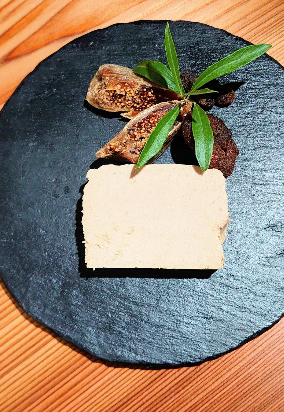 鶏肝とココナッツバターのテリーヌ