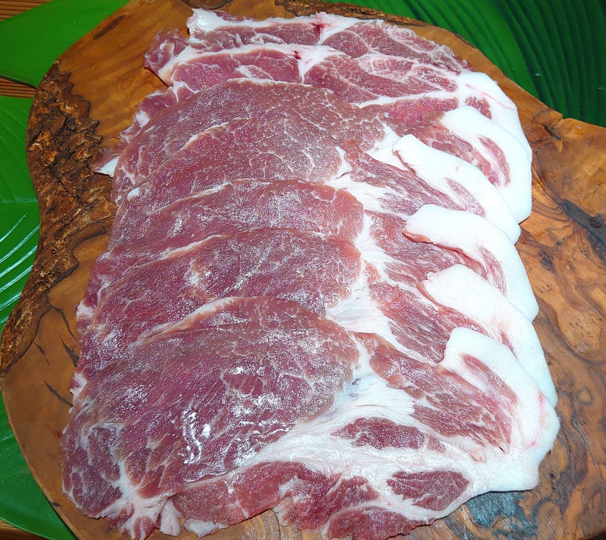 北海道産放牧豚　<BR>肩ロース肉　スライス500g<BR>しゃぶしゃぶ、焼肉、鍋などに