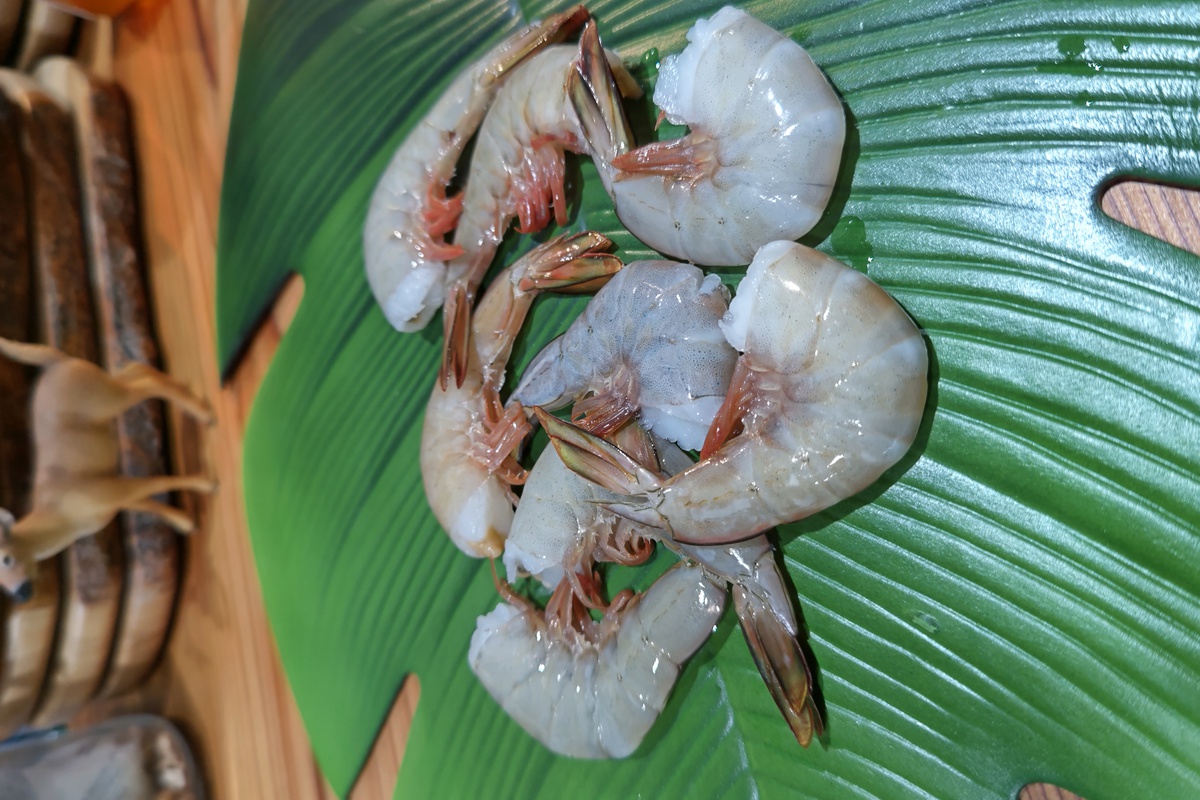 天然海老パプアニューギニア産<BR>無頭海老400g(約20尾)<BR>ボイル、焼き物、揚物に
