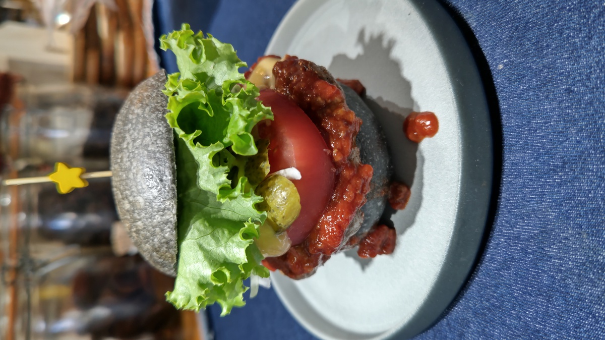 オリジナルハンバーガー✨<BR>日本鹿パティと天然酵母麻炭パンのバーガーセット!