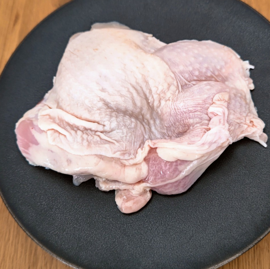 徳島産平飼い鶏<BR>もも肉 280g~300g<BR>焼き物・煮物・揚物