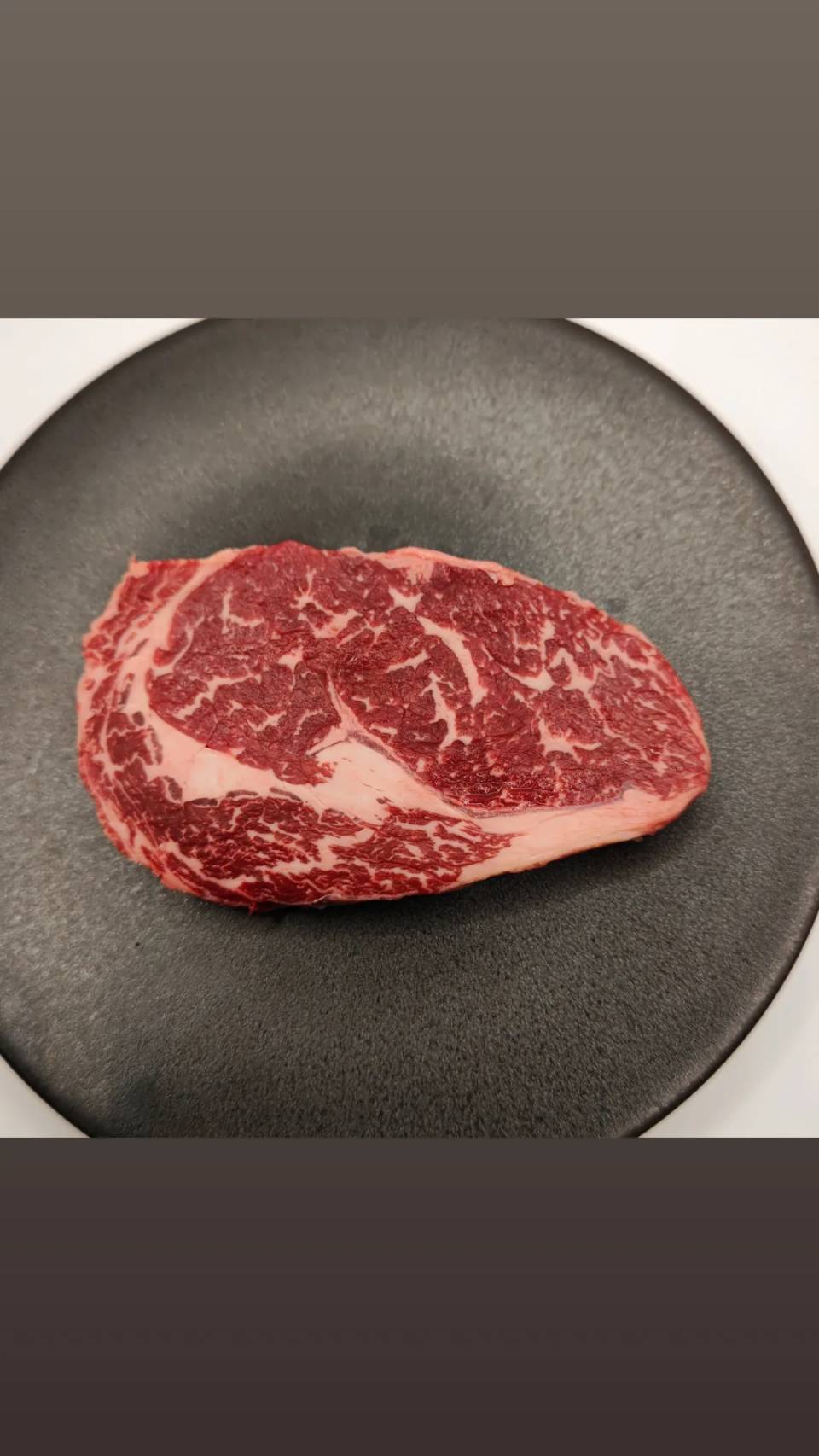 NZ産放牧牧草牛<BR>リブロース肉ステーキ用220g<BR>✨黒毛和牛に近く程よいサシあり