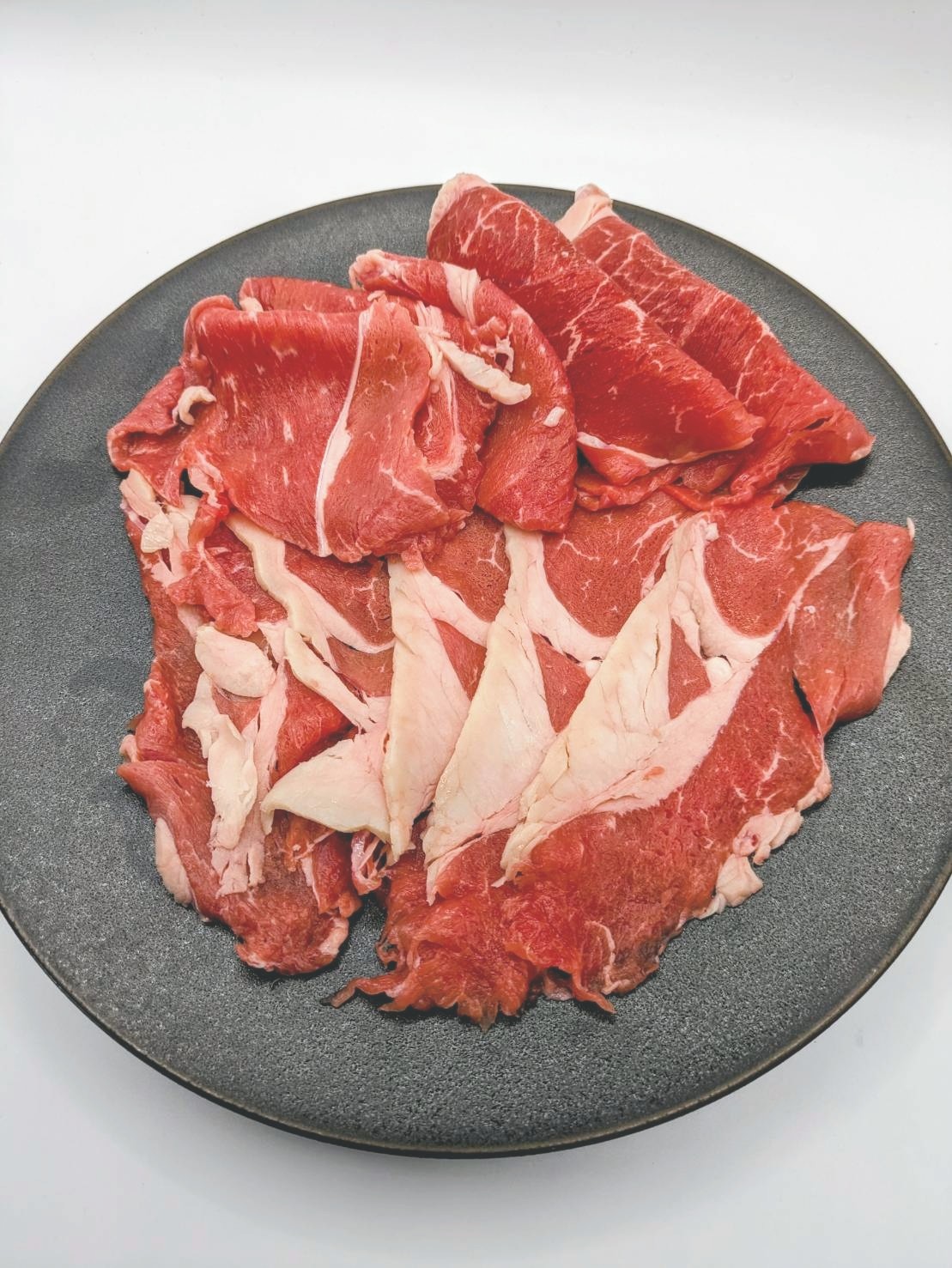 NZ産牧草牛肩うでスライス<BR>切り落とし250g<BR>🌟新商品🌟<BR>すき焼き、炒め物、鍋煮物など日常的に!<BR>