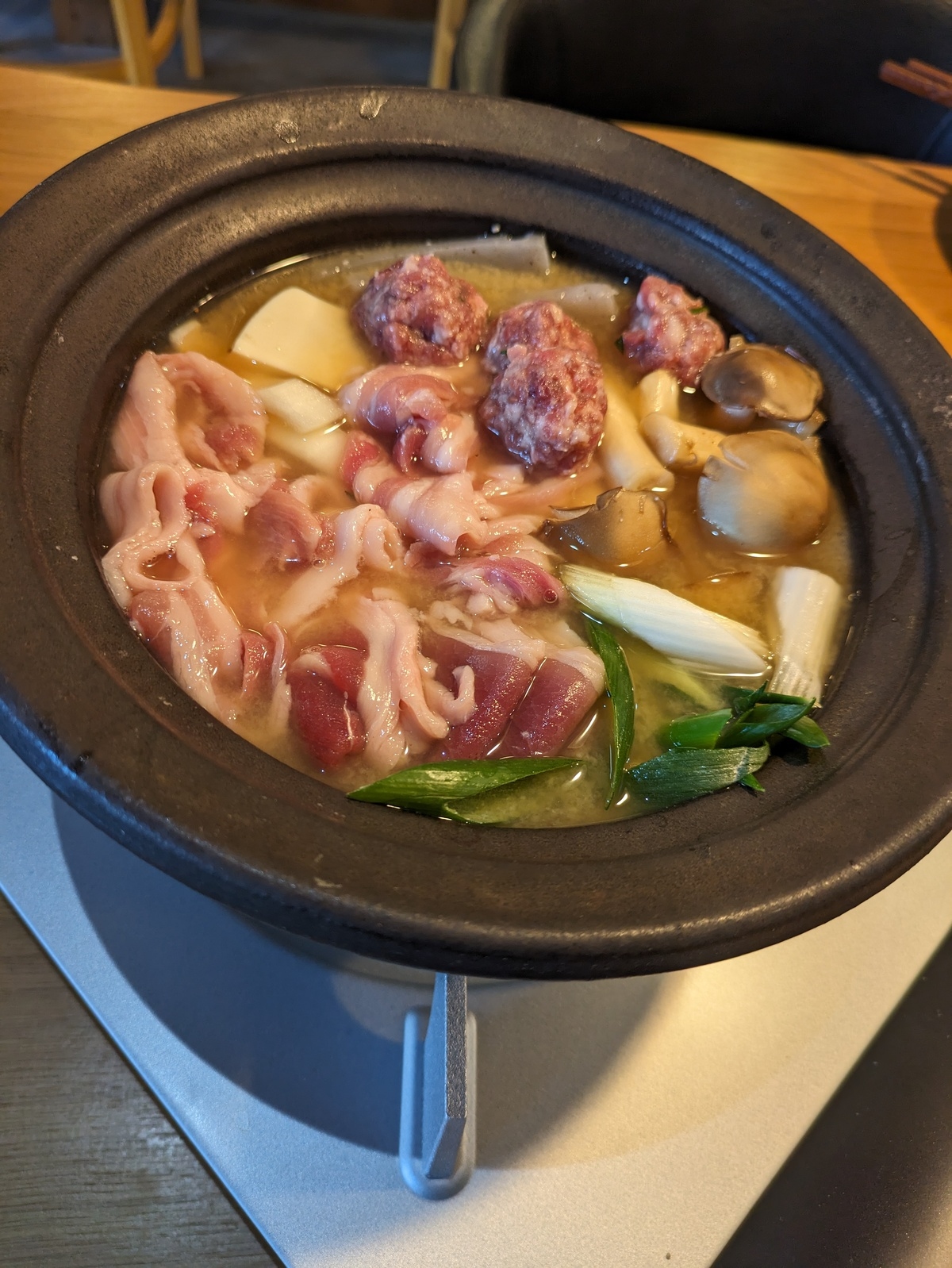 🚩終売　今季も深山の恵に感謝<BR>極上猪鍋セット（ボーンブロス付き）　<BR>バラ、モモ、ミンチ、ボーンブロス<BR>（2〜3人前）