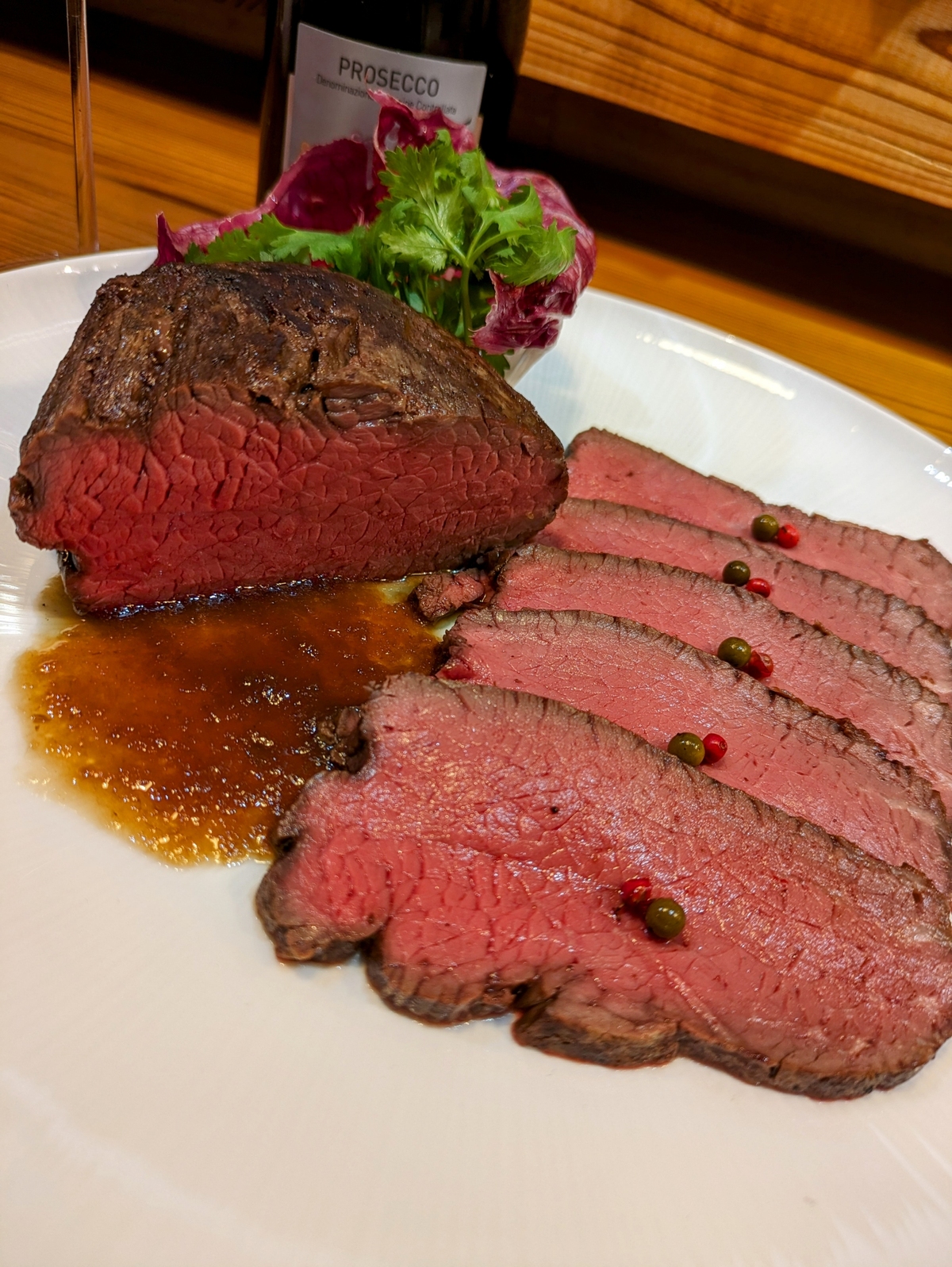NZ産牧草牛ローストビーフ <BR>ランプ肉<BR>✨病みつきになる美味しさです!