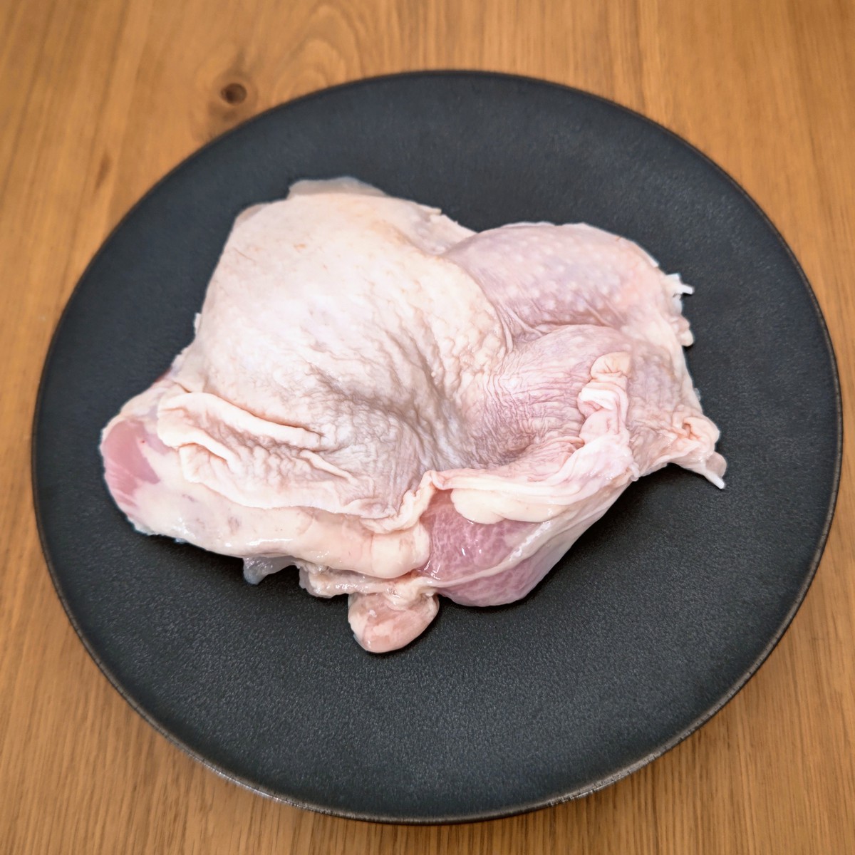 徳島産平飼い鶏 <BR>もも肉 270g<BR>✨ソテー・ロースト・揚物・蒸し物に