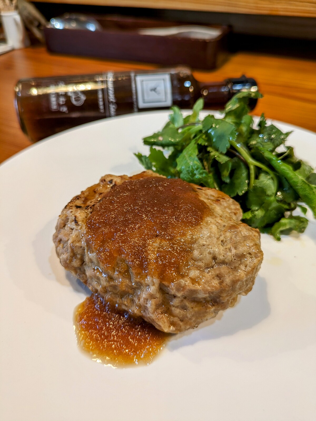 牧草牛【焼き】ハンバーグ110g<BR>NZ産牧草牛肩ロース100%使用<BR>⭐シェフ渾身のハンバーグがお湯で温めるだけ!<BR>