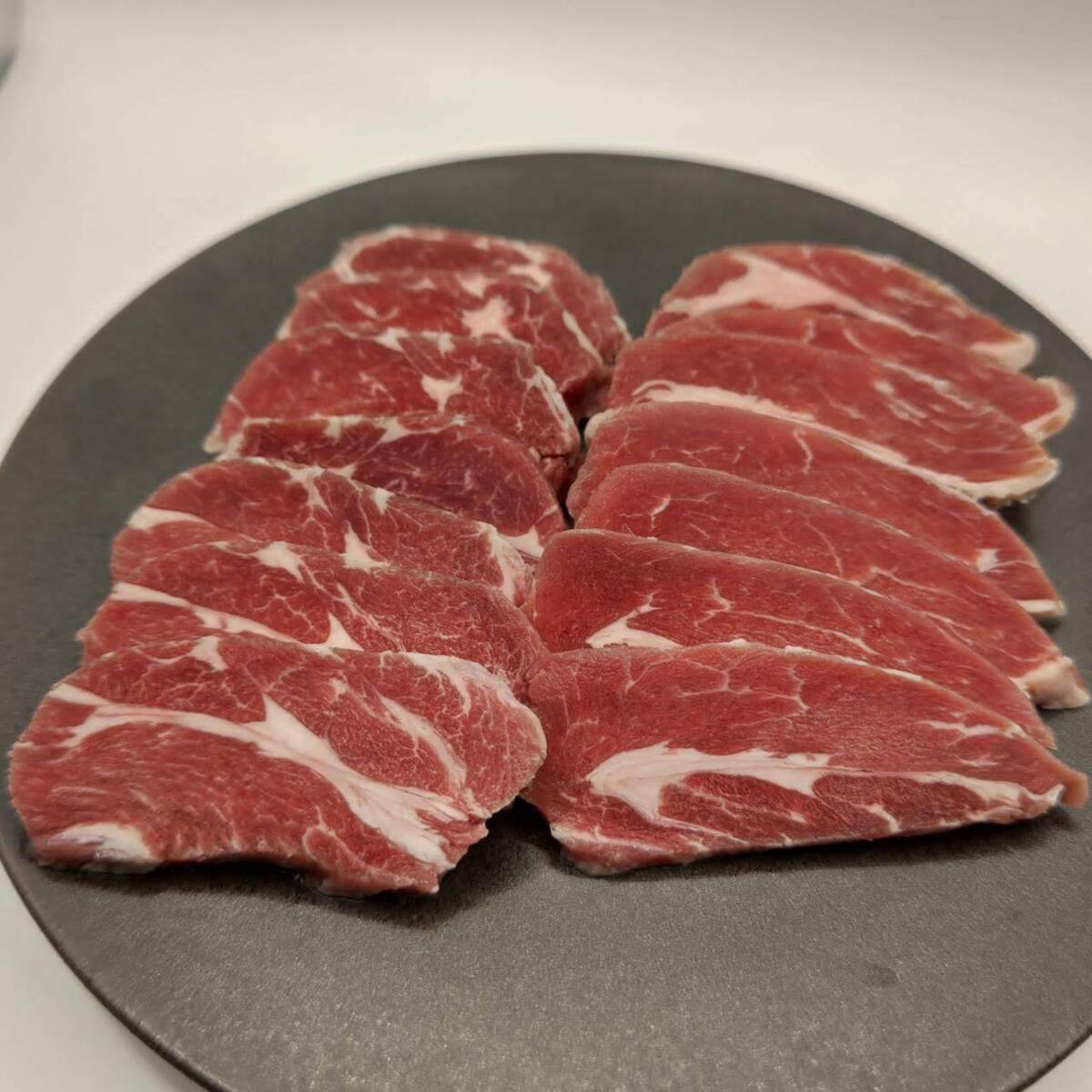 豪産放牧牧草仔羊<BR>肩ロース5mm厚スライス250g<BR>✨ジンギスカンや焼き肉向き