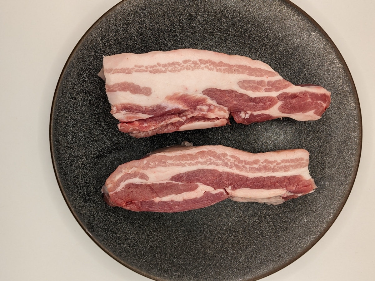 北海道産放牧豚　<BR>バラ肉ブロック450〜500g<BR>✨煮込み・ベーコン作り・焼き物に<BR>