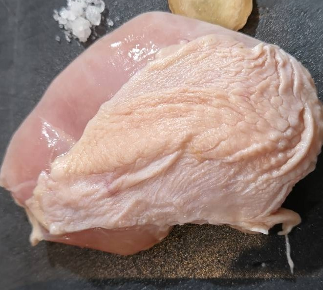 徳島産平飼い鶏 <BR>むね肉 210g<BR>✨ソテー・ロースト・揚物・蒸し物に