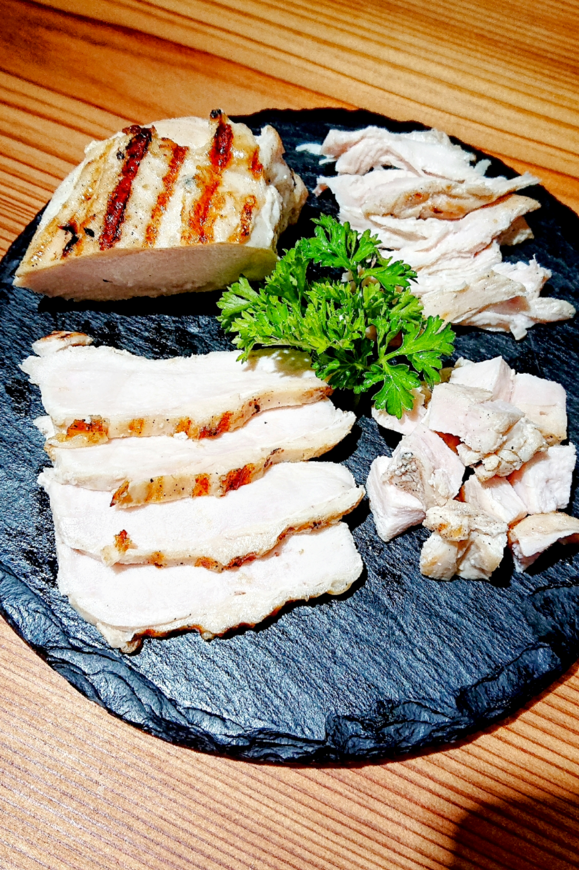 徳島産平飼い鶏「しっ鶏」ロースト<BR>むね肉が低温調理でしっとりジューシー！