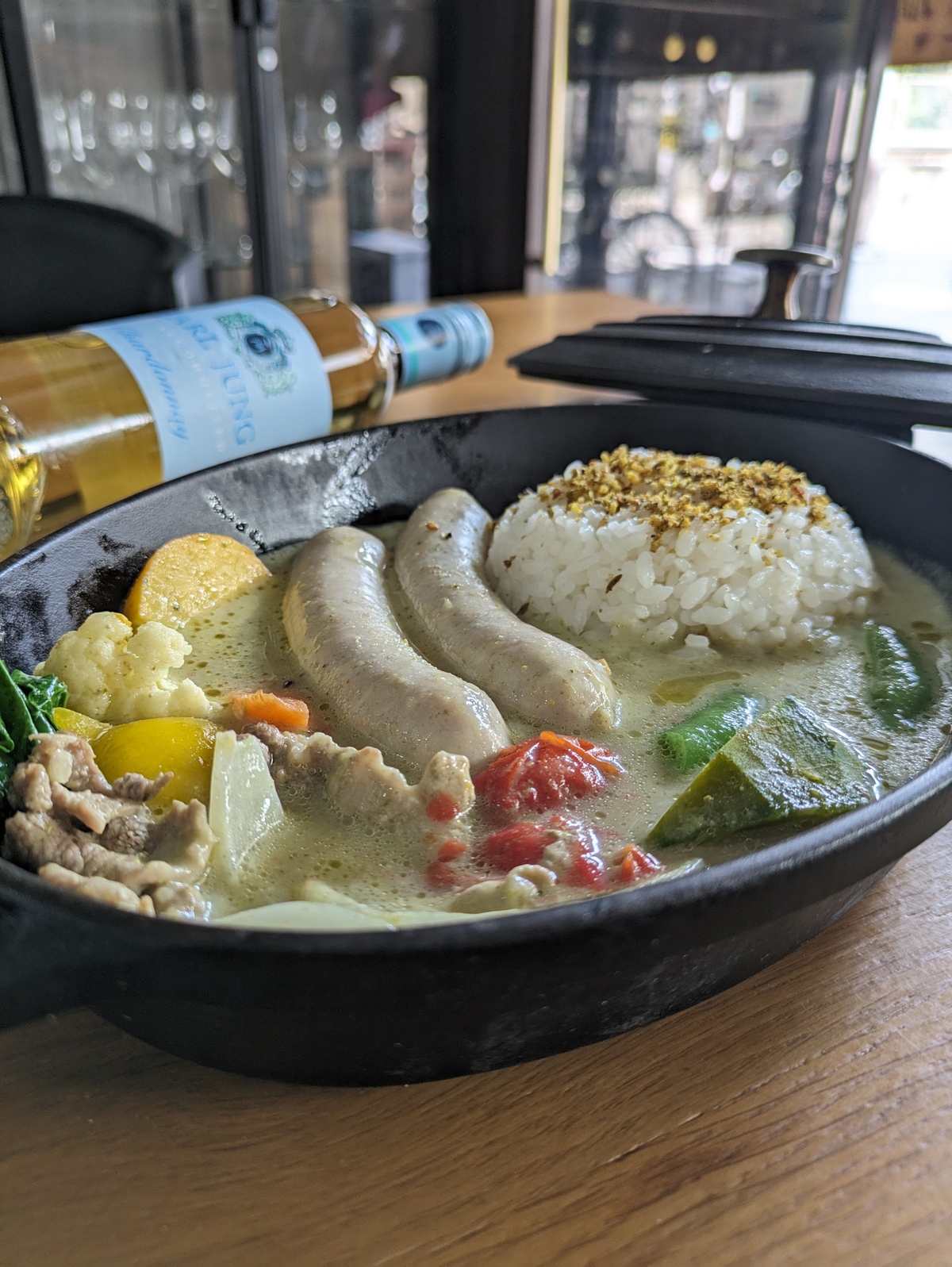 平飼い鶏とココナッツのグリーンカレーソーセージ<BR>1本45g✕2本<BR>✨変化球もストライクゾーンへ!
