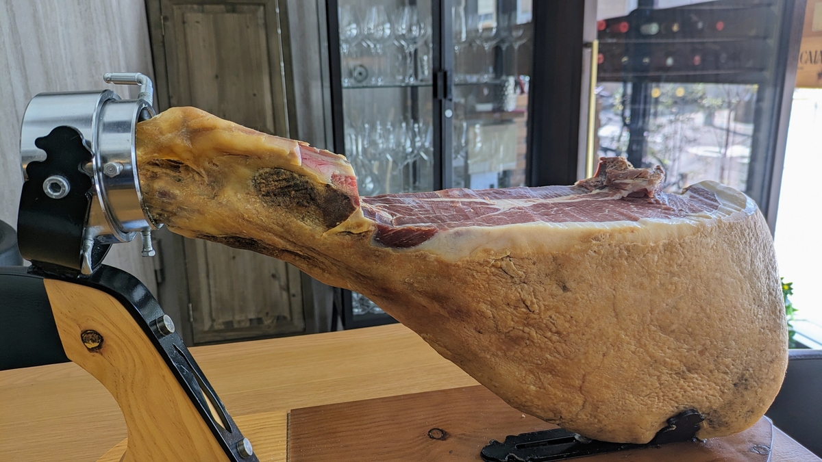 発酵熟成生ハム<BR>ハモン・セラーノタイプ・原木もも一本<BR>北海道産放牧豚使用<BR>✨予約販売!卸もします!
