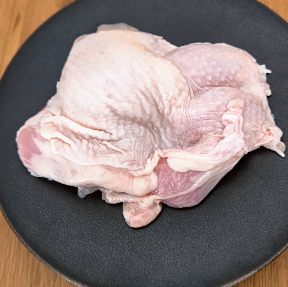 徳島産平飼い鶏<BR>もも肉 270g<BR>✨ロースト・揚物・蒸し物に